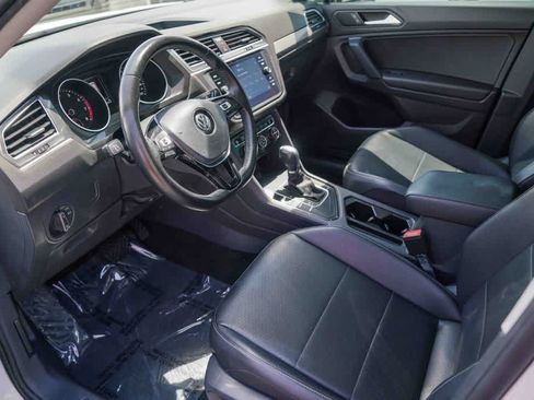 Used 2019 Volkswagen Tiguan SE w/ Panoramic Sunroof Package FWD image 16