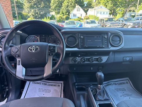 Used 2017 Toyota Tacoma SR5 AWD/4WD image 23