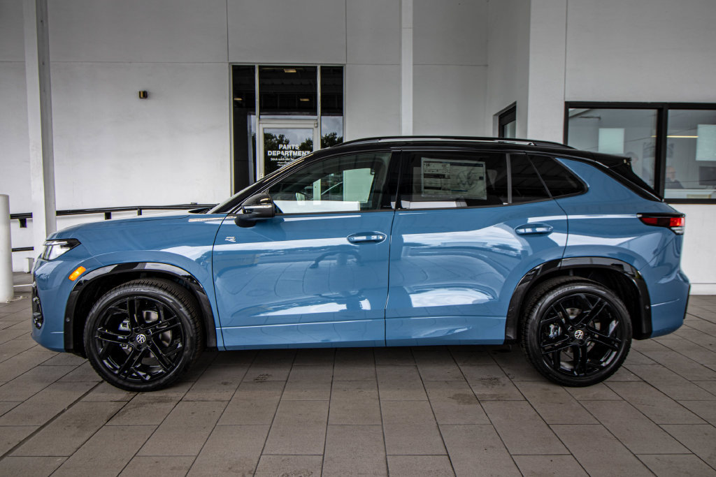 New 2026 Volkswagen Tiguan SE R-Line FWD image 12