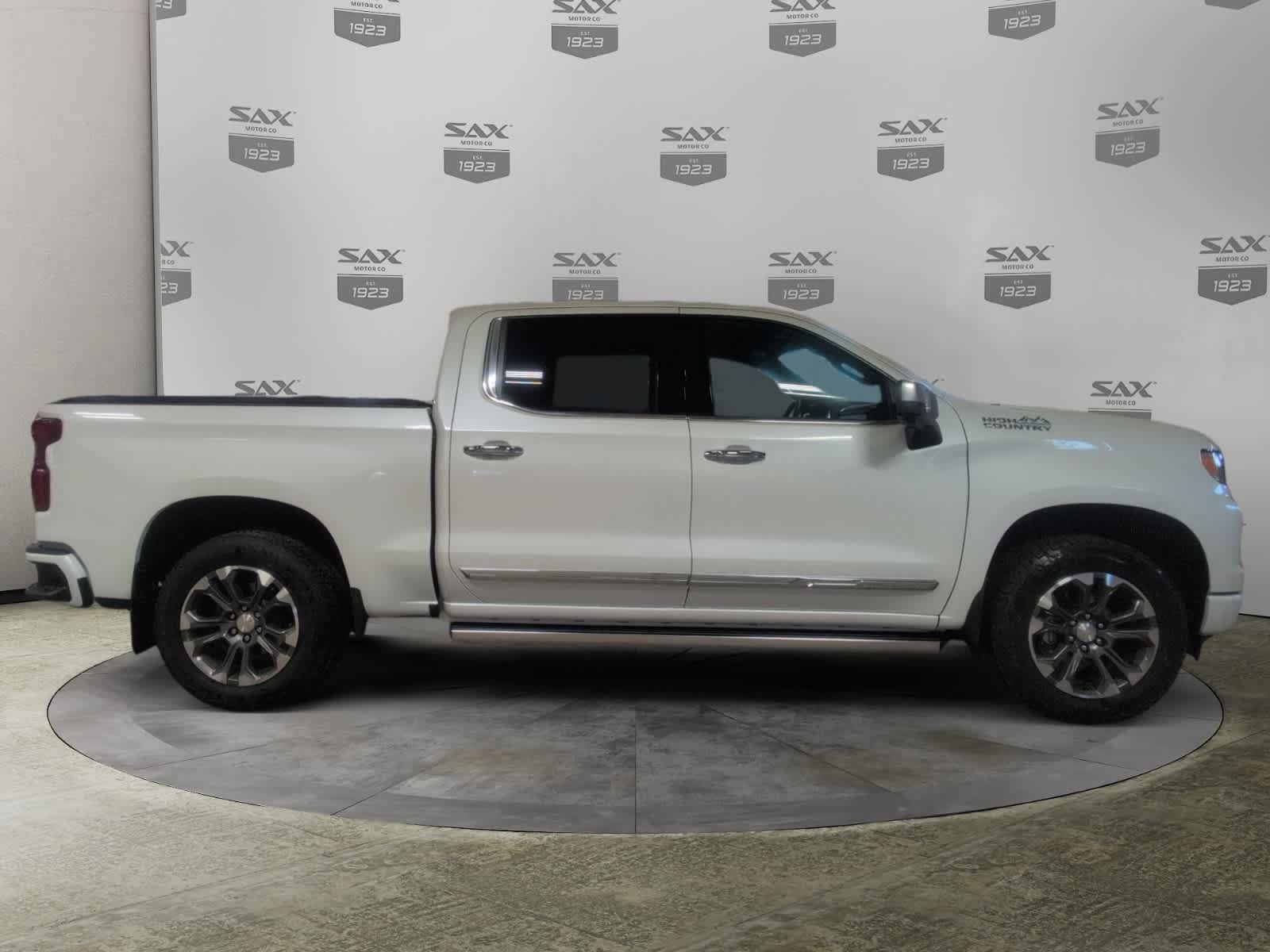 Used 2025 Chevrolet Silverado 1500 High Country w/ Technology Package AWD/4WD image 6