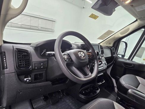 Used 2025 RAM ProMaster 2500 w/ Convenience Group FWD image 8