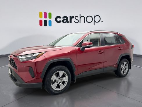 Used 2025 Toyota RAV4 XLE AWD/4WD image 1