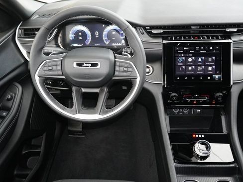 Used 2024 Jeep Grand Cherokee Laredo X w/ Trailer Tow Package image 22