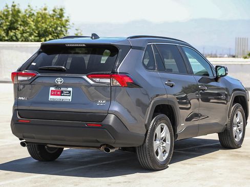 Certified 2025 Toyota RAV4 XLE AWD/4WD image 6