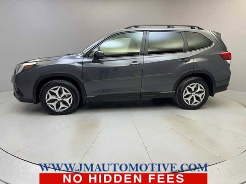 Used 2023 Subaru Forester Premium image 2