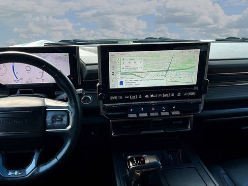 Used 2024 GMC Hummer EV 3X AWD/4WD image 9