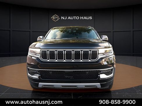 Used 2024 Jeep Wagoneer L Series II AWD/4WD image 3