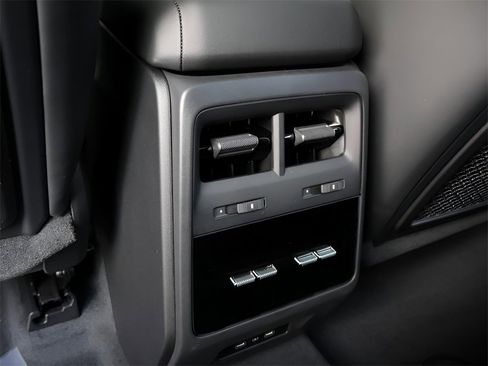 New 2025 Porsche Macan 4S Electric image 22