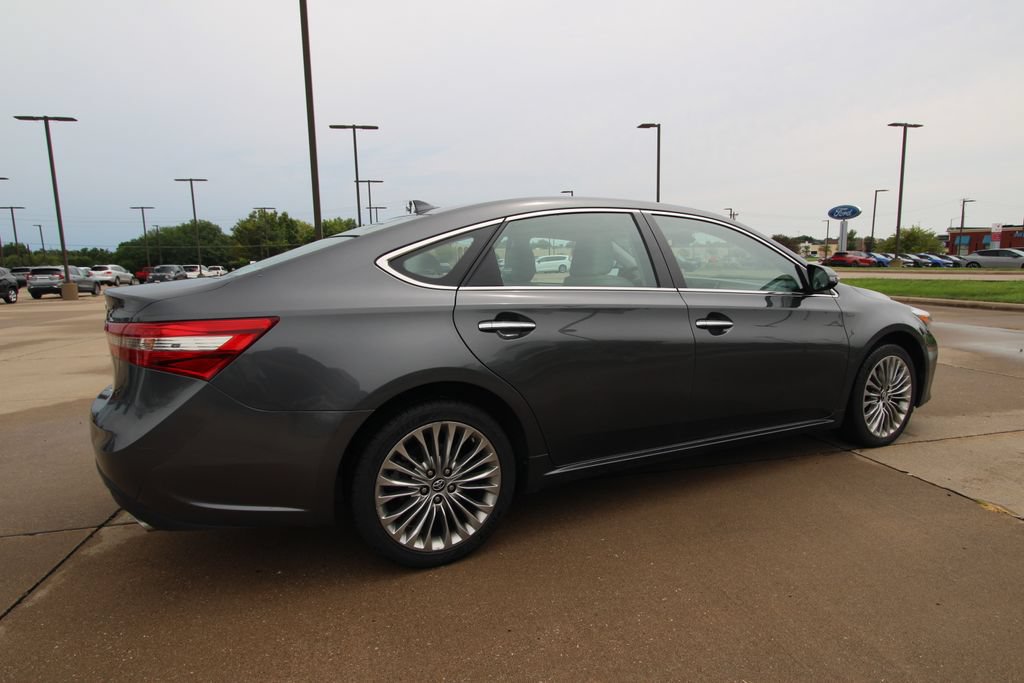 Used 2018 Toyota Avalon Limited w/ All Weather Liner Package FWD image 5