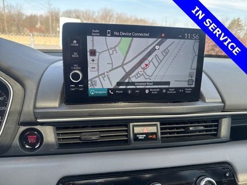 Used 2023 Honda Pilot Touring image 6