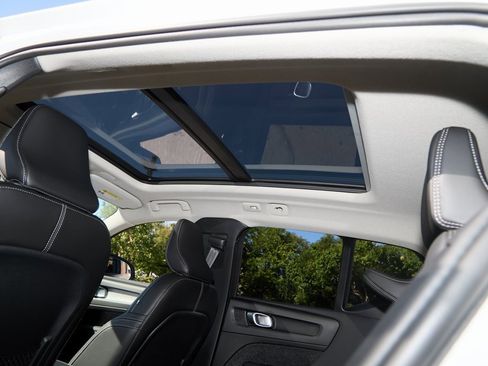 New 2025 Volvo XC40 B5 Plus w/ Climate Package image 21