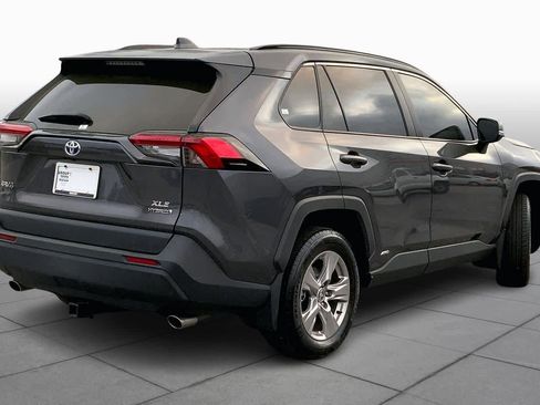 Used 2022 Toyota RAV4 XLE w/ Convenience Package image 13