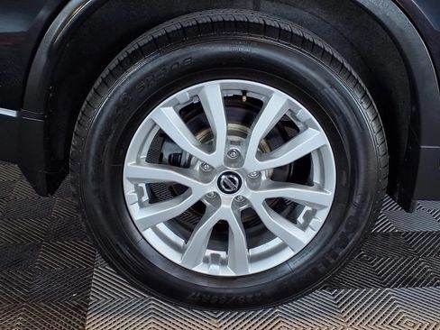 Used 2018 Nissan Rogue SV w/ Premium Package AWD/4WD image 9
