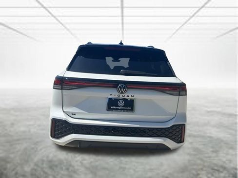 New 2026 Volkswagen Tiguan SE R-Line FWD image 4