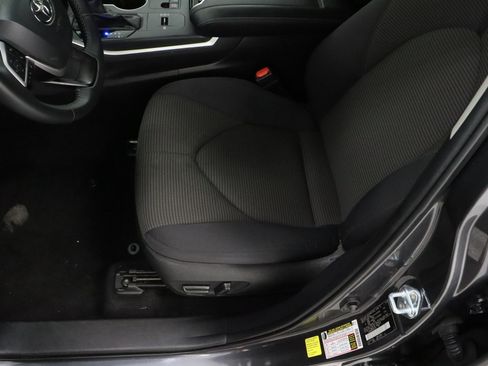 Used 2025 Toyota Highlander LE FWD image 15