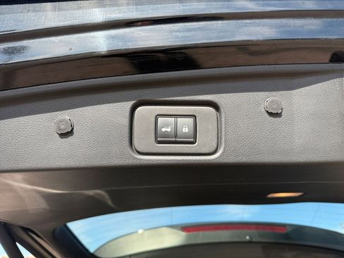 Used 2025 Nissan Pathfinder SV image 21