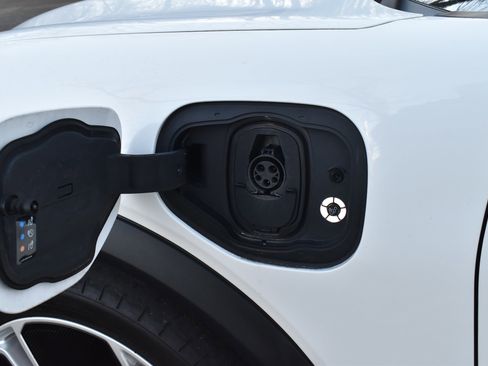 Used 2022 Ford Mustang Mach-E Select image 17