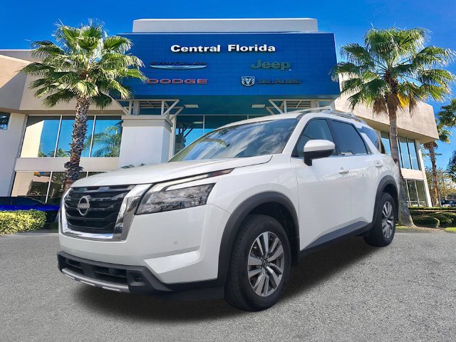 Used 2025 Nissan Pathfinder SL FWD image 9