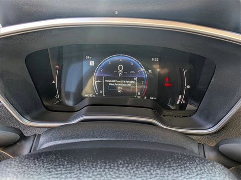 Used 2024 Toyota Corolla Cross XLE image 10