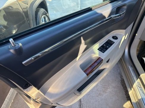 Used 2006 Chrysler 300 C image 18