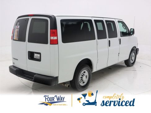 Used 2018 Chevrolet Express 2500 LS w/ Driver Convenience Package image 4