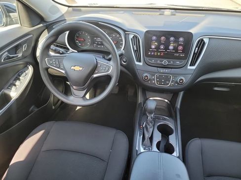 Certified 2025 Chevrolet Malibu LT FWD image 8