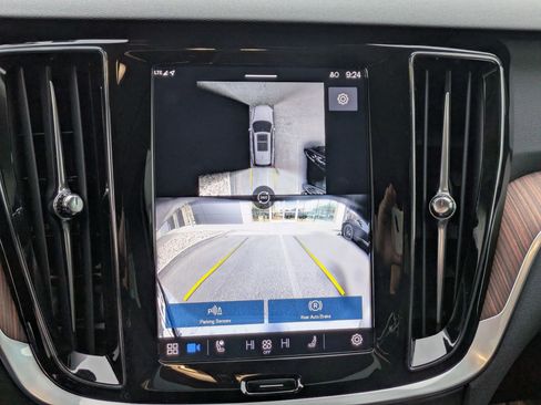 Certified 2025 Volvo V60 B5 Cross Country Plus image 21