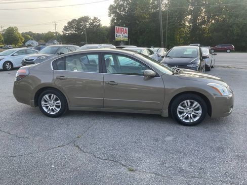 Used 2010 Nissan Altima 2.5 S FWD image 7