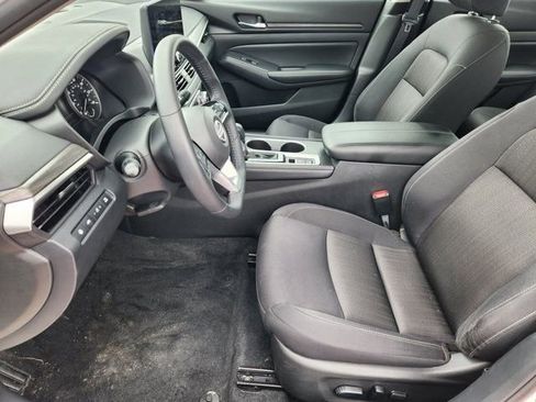 Used 2025 Nissan Altima 2.5 SV w/ SV Premium Package image 12