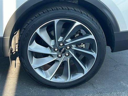 Used 2022 Lincoln Nautilus Reserve w/ Equipment Group 202A AWD/4WD image 7