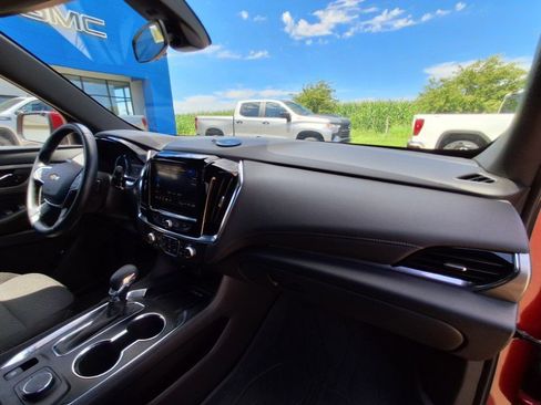 Used 2023 Chevrolet Traverse LT FWD image 14