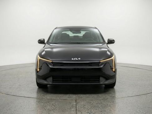 Used 2025 Kia K4 FWD image 2