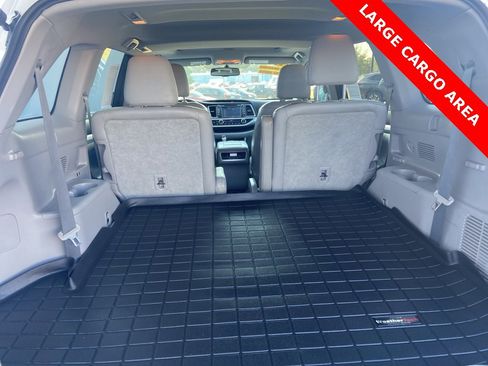 Used 2015 Toyota Highlander XLE image 11