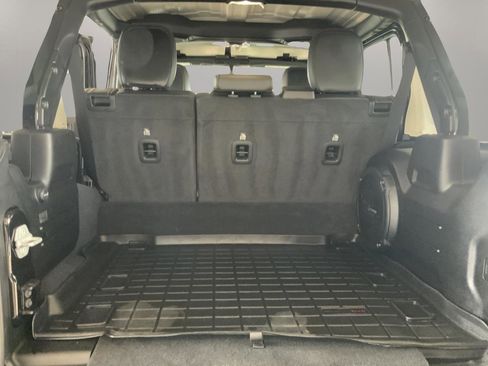 Used 2022 Jeep Wrangler Unlimited Sahara AWD/4WD image 18