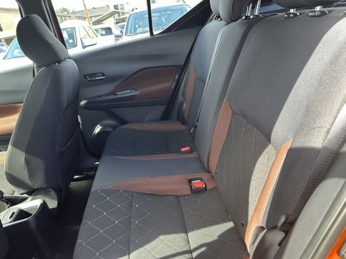 Used 2019 Nissan Kicks SR image 11