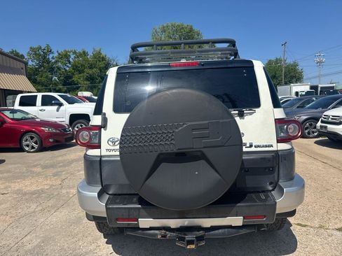 Used 2012 Toyota FJ Cruiser 2WD w/ Convenience Pkg image 17