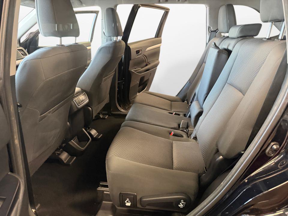 Used 2017 Toyota Highlander LE AWD/4WD image 16