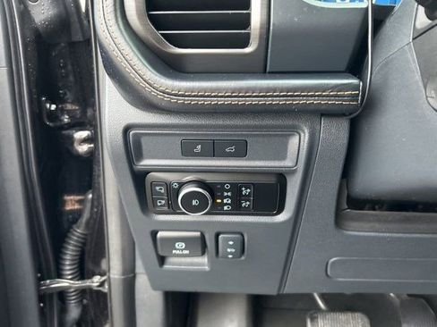 Used 2023 Ford Expedition Platinum image 19