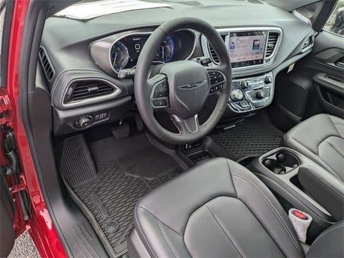 New 2026 Chrysler Pacifica Select image 9