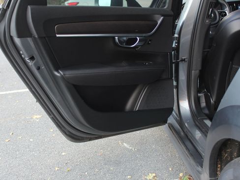 Used 2019 Volvo V90 T6 Cross Country w/ Advanced Package image 14