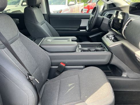 Used 2025 Ford Expedition Active AWD/4WD image 29