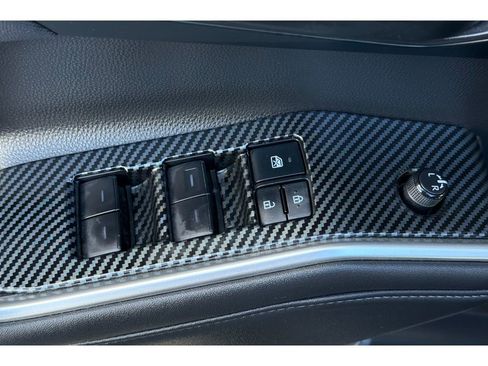 Used 2022 Toyota Highlander LE AWD/4WD image 12