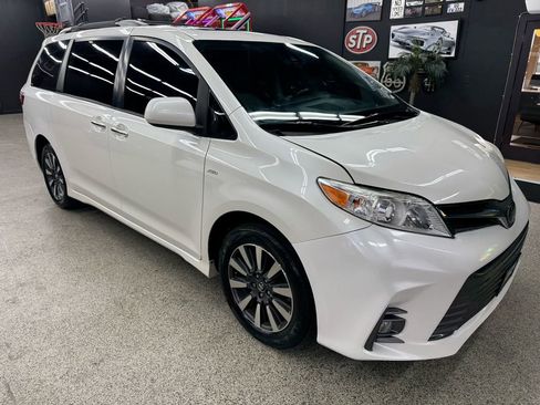 Used 2018 Toyota Sienna XLE Premium image 7