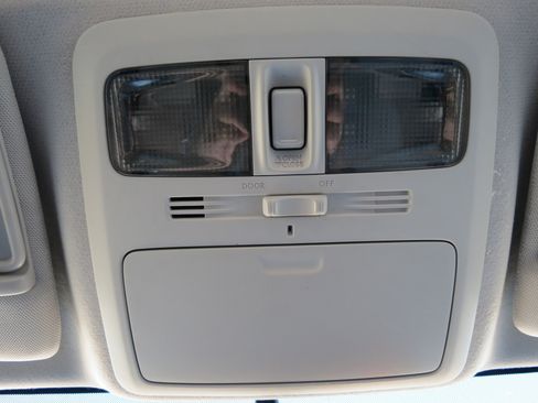 Used 2015 Subaru Forester 2.5i Premium w/ All-Weather Package image 24