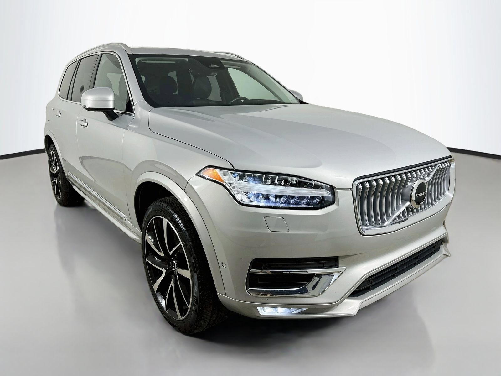 Used 2024 Volvo XC90 B6 Ultimate w/ Protection Package Premier AWD/4WD image 3