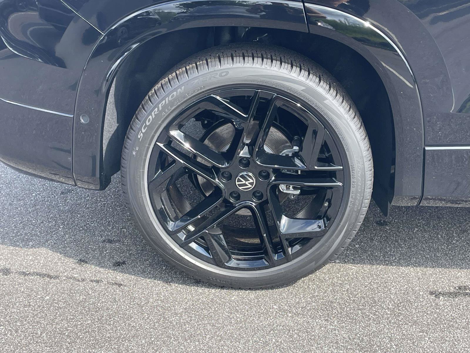 New 2026 Volkswagen Tiguan SE R-Line FWD image 9