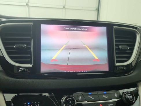 Certified 2024 Chrysler Pacifica Touring-L FWD image 28