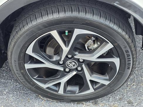 Used 2021 Toyota C-HR XLE FWD image 30