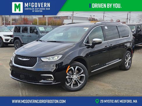 New 2026 Chrysler Pacifica Pinnacle image 1