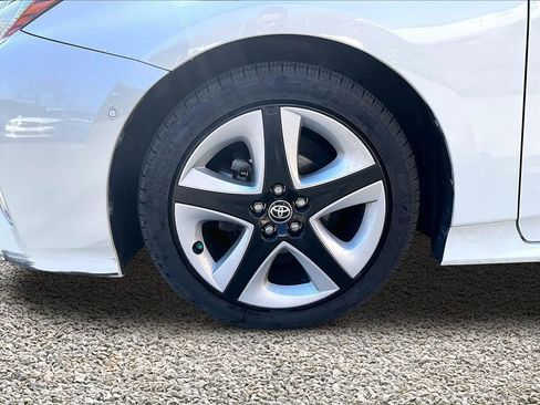 Used 2016 Toyota Prius Four Touring w/ Premium Convenience Package FWD image 9